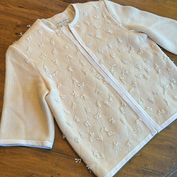 Vintage Sibley’s 100% wool made in Hong Kong short sleeve beaded sweater - Picture 3 of 8